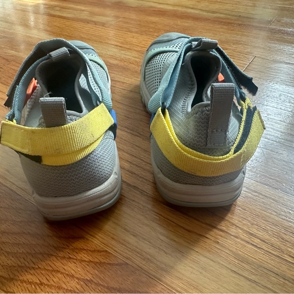 Teva Outflow Universal Water Shoe | Kids size 3 | Rainbow - Picture 4 of 6